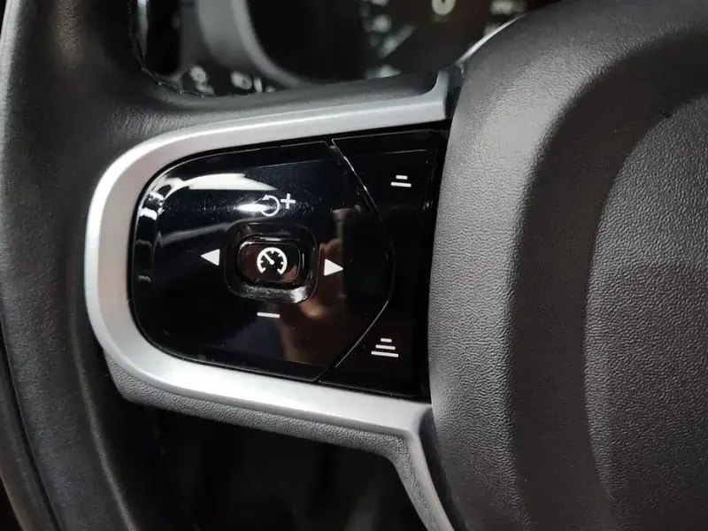 2021 Volvo XC60 с пробегом 86 899 км