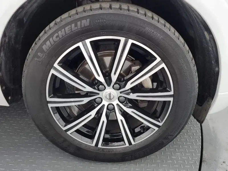 2021 Volvo XC60 с пробегом 86 899 км
