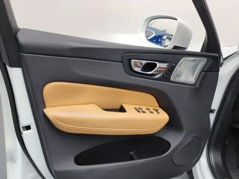 2021 Volvo XC60 с пробегом 86 899 км