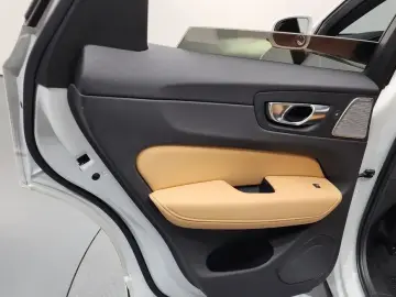 2021 Volvo XC60 с пробегом 86 899 км