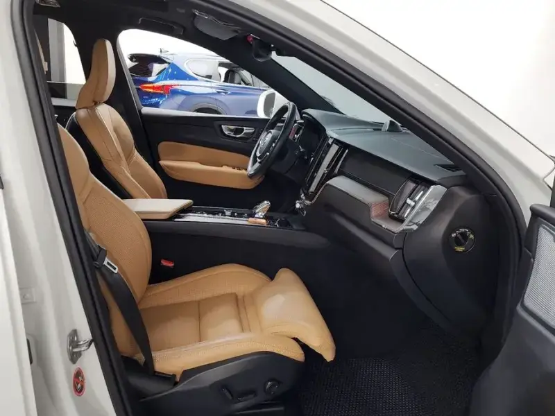 2021 Volvo XC60 с пробегом 86 899 км