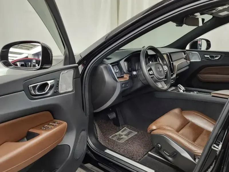 2021 Volvo XC60 с пробегом 95 255 км