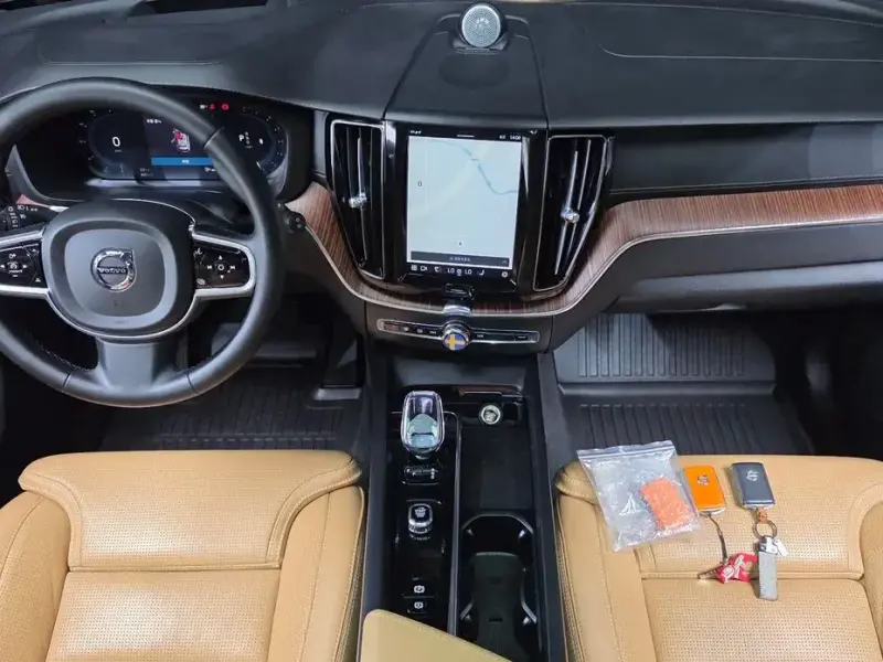 2022 Volvo XC60 с пробегом 53 166 км