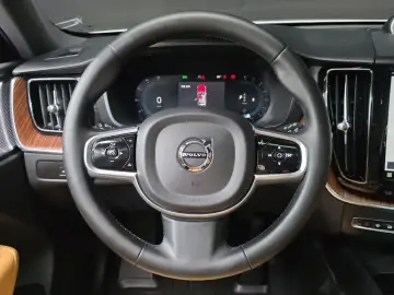 2022 Volvo XC60 с пробегом 53 166 км