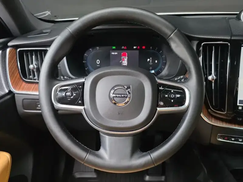 2022 Volvo XC60 с пробегом 53 166 км