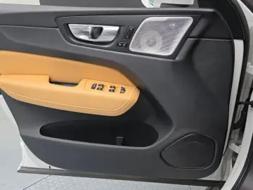 2022 Volvo XC60 с пробегом 53 166 км