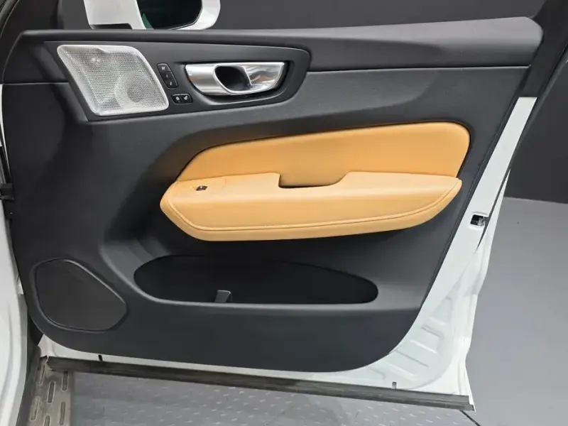2022 Volvo XC60 с пробегом 53 166 км