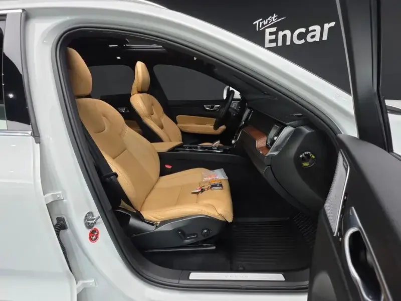 2022 Volvo XC60 с пробегом 53 166 км