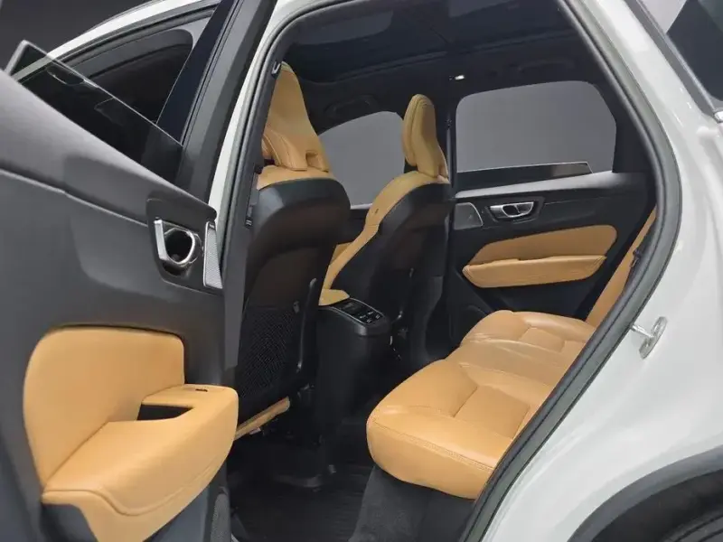 2022 Volvo XC60 с пробегом 53 166 км