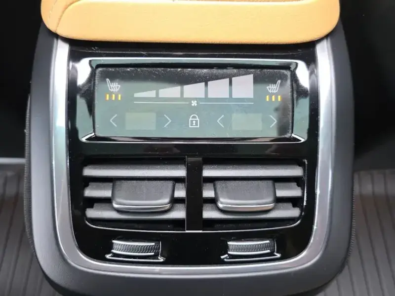 2022 Volvo XC60 с пробегом 53 166 км