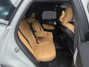 2022 Volvo XC60 с пробегом 53 166 км