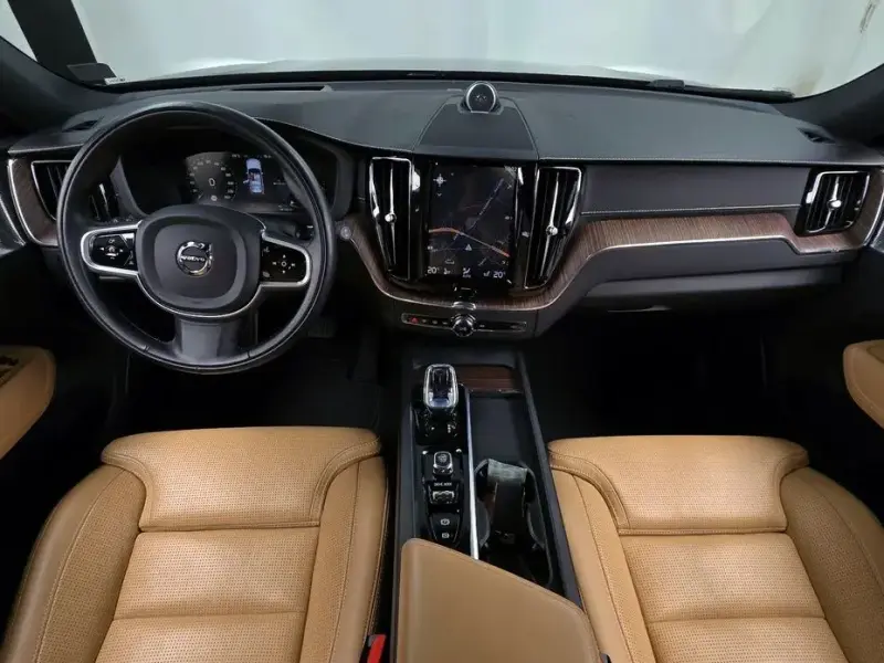 2021 Volvo XC60 с пробегом 69 667 км