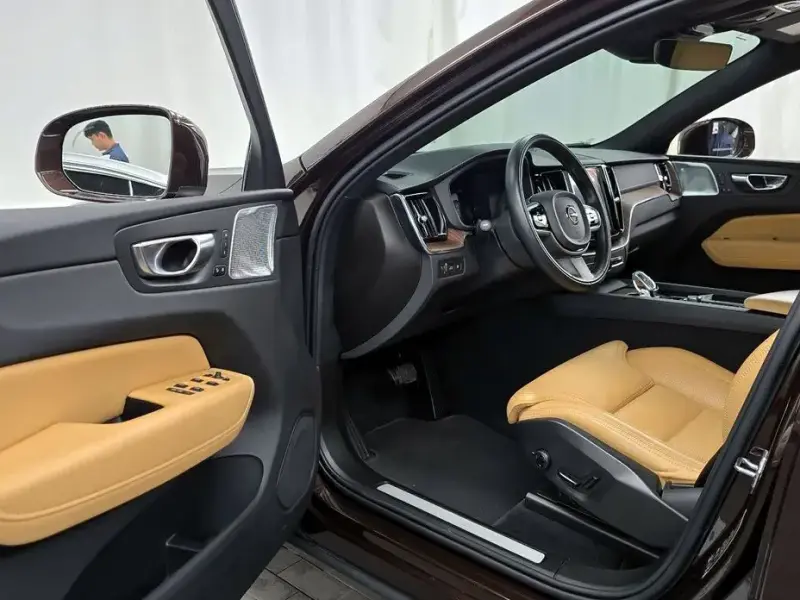 2021 Volvo XC60 с пробегом 69 667 км