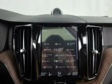 2021 Volvo XC60 с пробегом 69 667 км