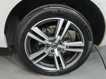 2020 Volvo XC60 с пробегом 83 825 км