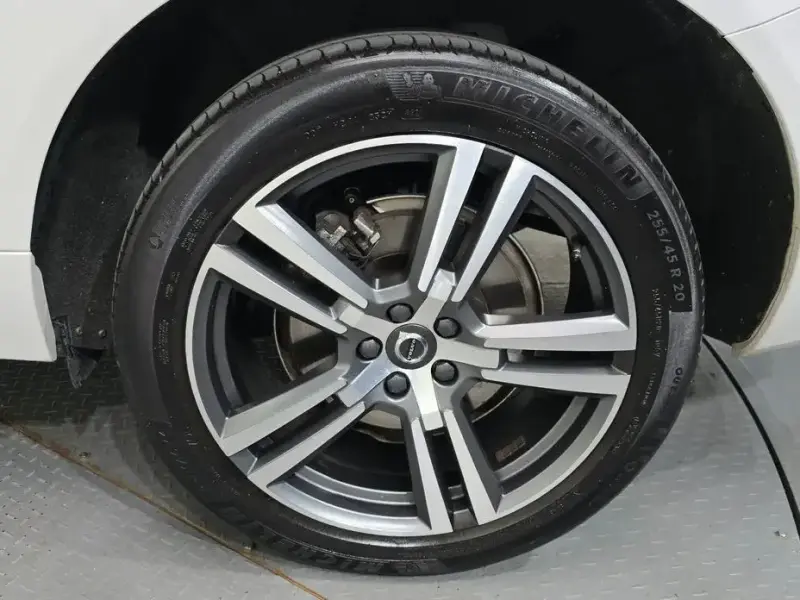 2020 Volvo XC60 с пробегом 83 825 км