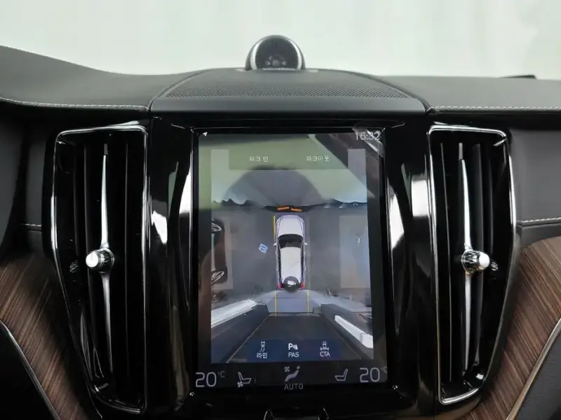 2021 Volvo XC60 с пробегом 69 667 км