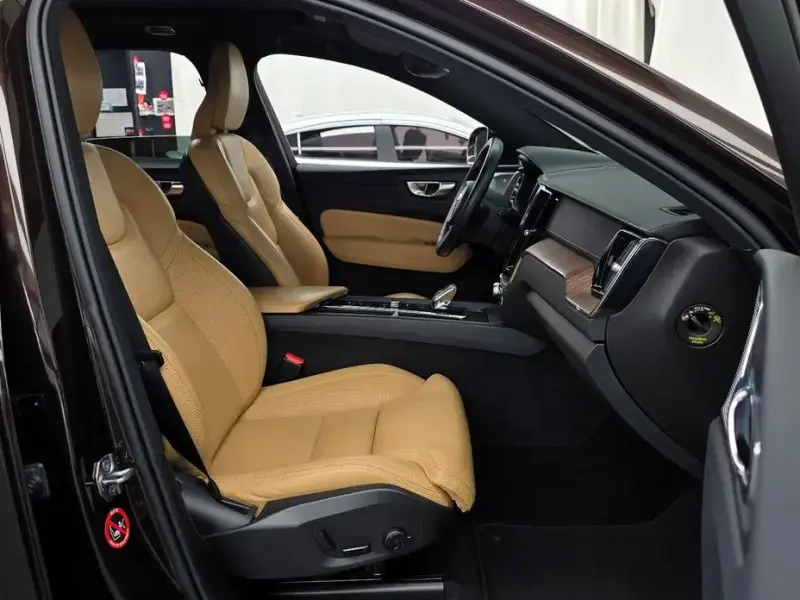 2021 Volvo XC60 с пробегом 69 667 км