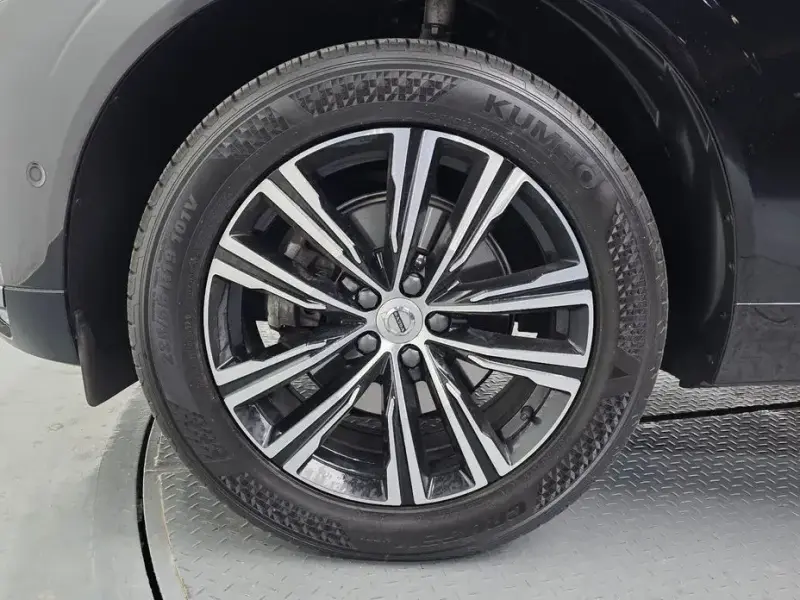 2022 Volvo XC60 с пробегом 41 178 км