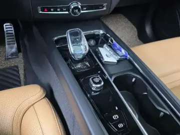 2022 Volvo XC60 с пробегом 41 178 км