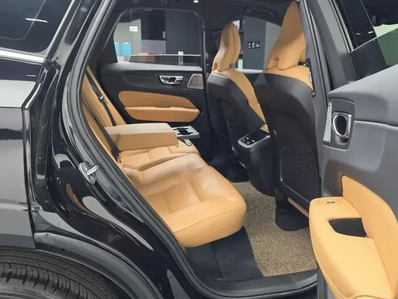 2022 Volvo XC60 с пробегом 41 178 км