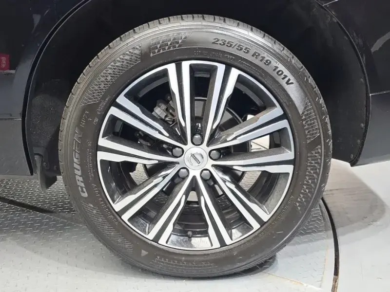 2022 Volvo XC60 с пробегом 41 178 км