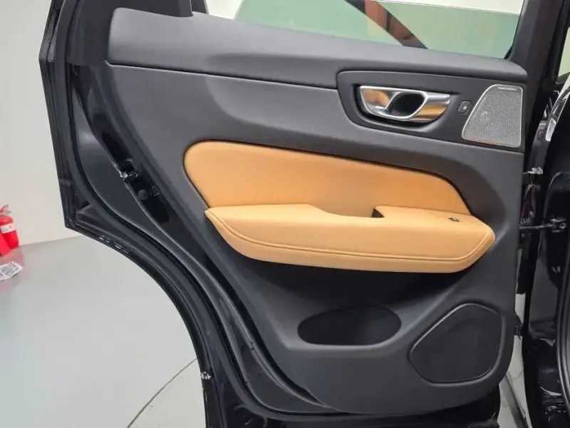 2022 Volvo XC60 с пробегом 41 178 км