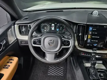 2020 Volvo XC60 с пробегом 125 226 км