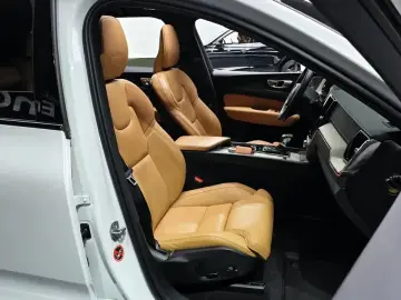 2020 Volvo XC60 с пробегом 123 203 км