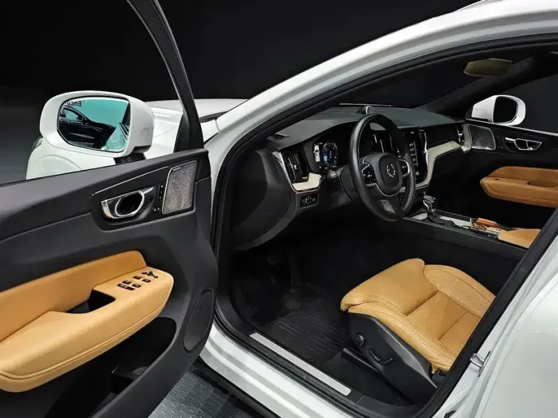 2020 Volvo XC60 с пробегом 123 203 км