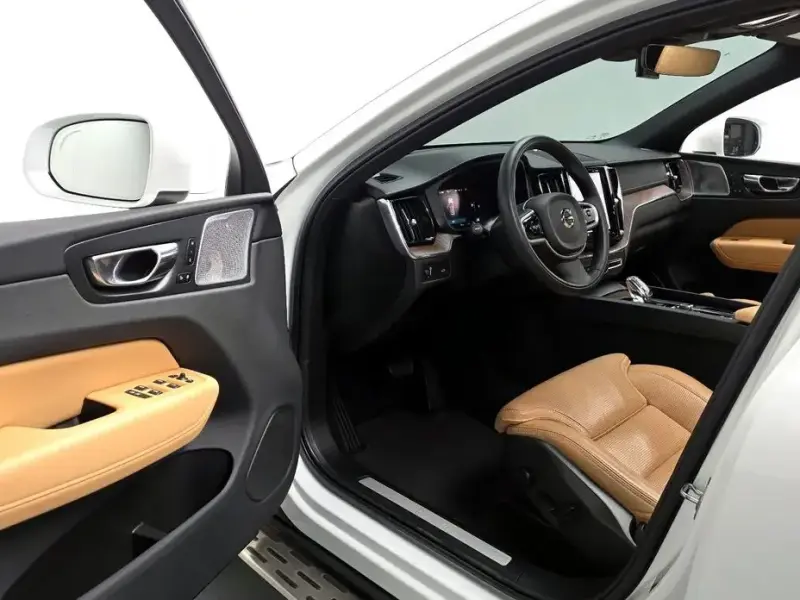 2022 Volvo XC60 с пробегом 22 102 км