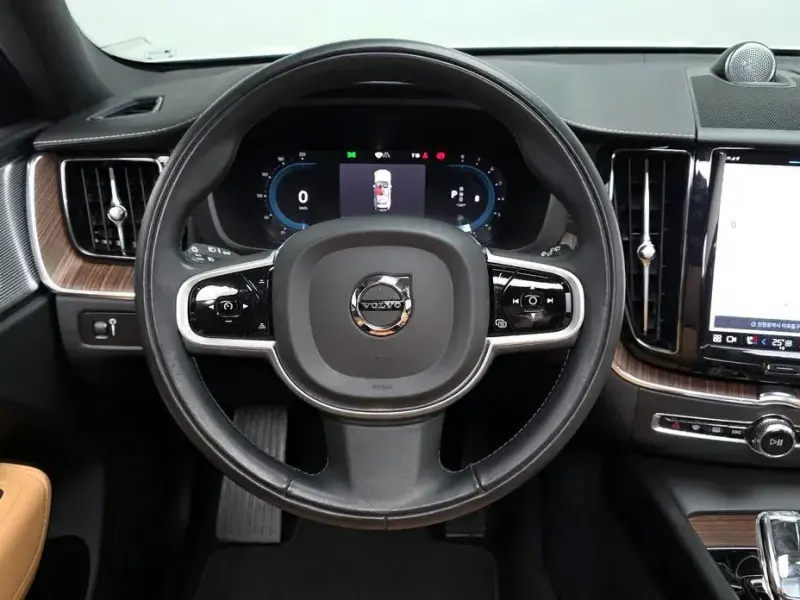 2022 Volvo XC60 с пробегом 22 102 км