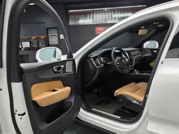 2021 Volvo XC60 с пробегом 54 506 км