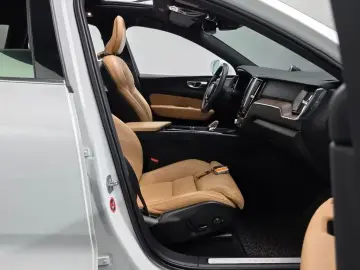 2021 Volvo XC60 с пробегом 54 506 км
