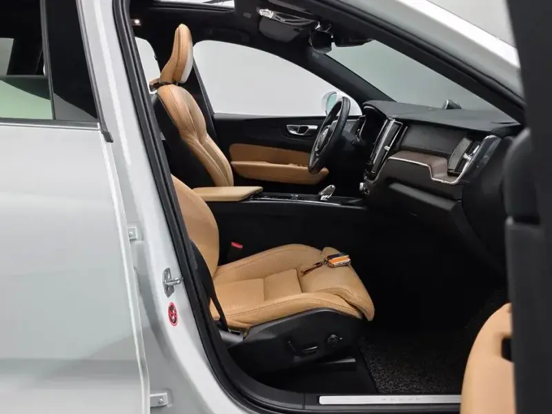 2021 Volvo XC60 с пробегом 54 506 км