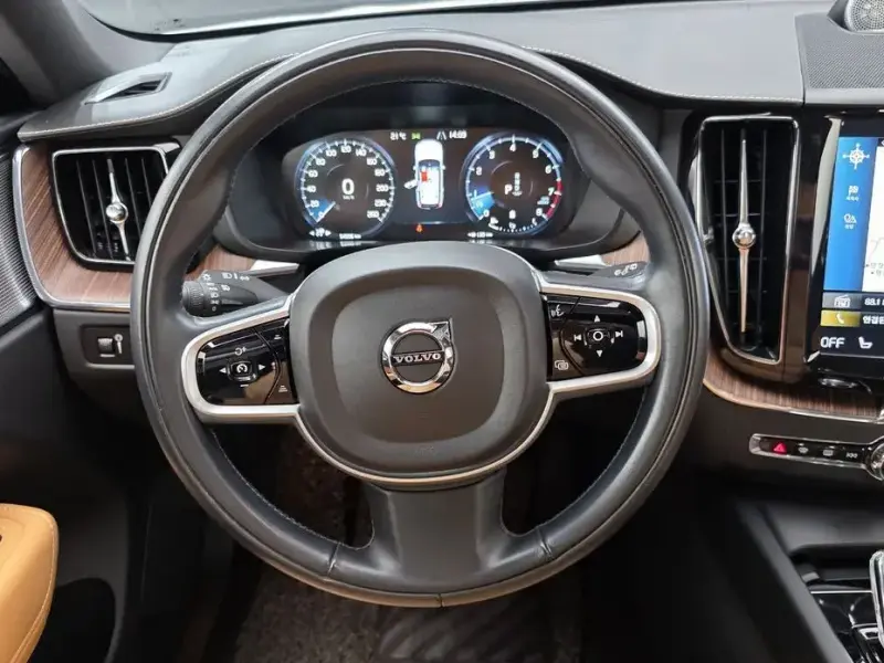2021 Volvo XC60 с пробегом 54 506 км