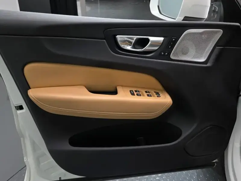 2021 Volvo XC60 с пробегом 54 506 км