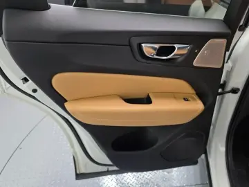 2021 Volvo XC60 с пробегом 54 506 км