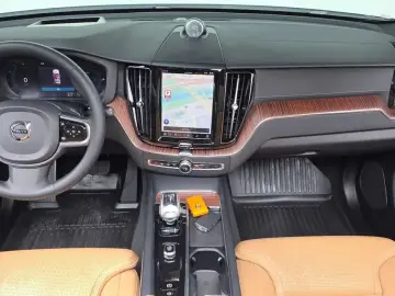 2022 Volvo XC60 с пробегом 22 304 км