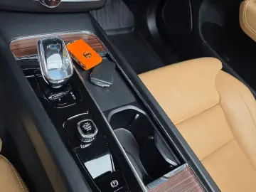 2022 Volvo XC60 с пробегом 22 304 км