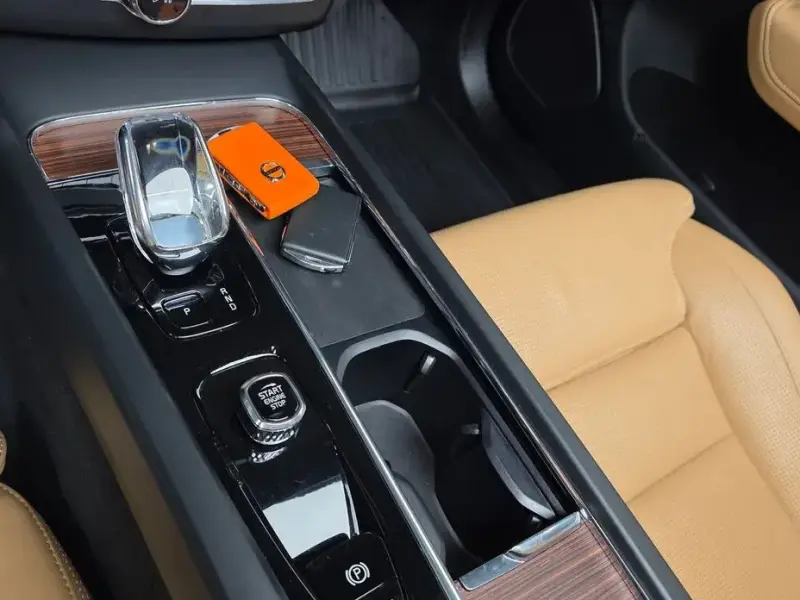 2022 Volvo XC60 с пробегом 22 304 км