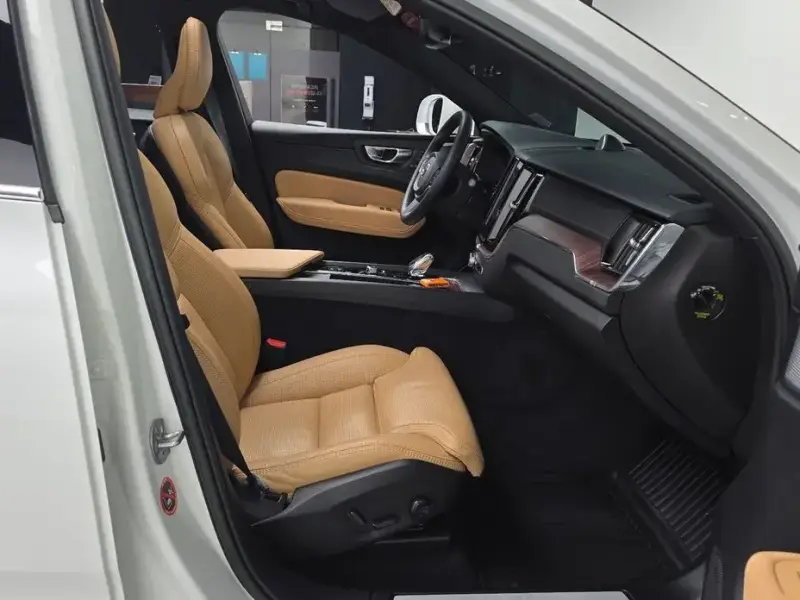 2022 Volvo XC60 с пробегом 22 304 км