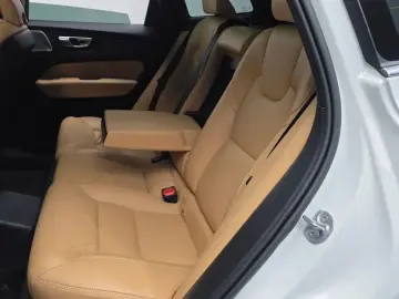 2022 Volvo XC60 с пробегом 22 304 км