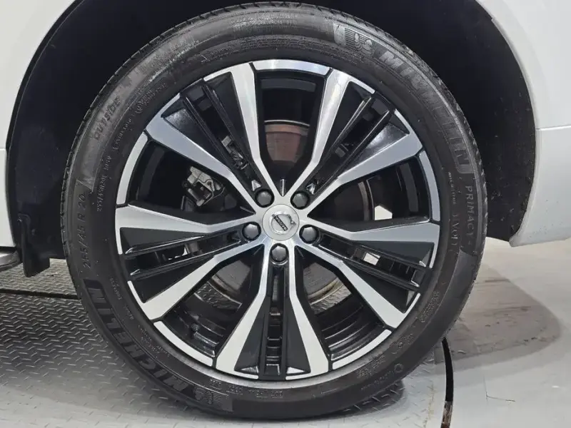 2022 Volvo XC60 с пробегом 22 304 км