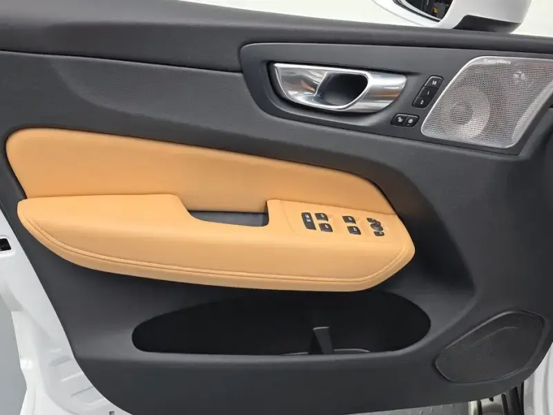 2022 Volvo XC60 с пробегом 22 304 км