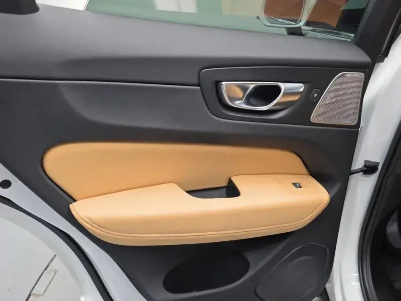 2022 Volvo XC60 с пробегом 22 304 км