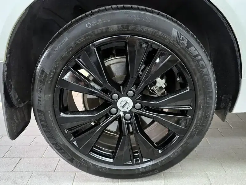 2022 Volvo XC60 с пробегом 46 071 км