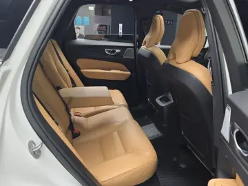2022 Volvo XC60 с пробегом 22 304 км