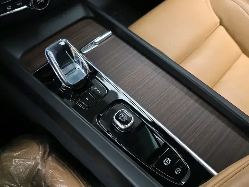 2022 Volvo XC60 с пробегом 46 071 км