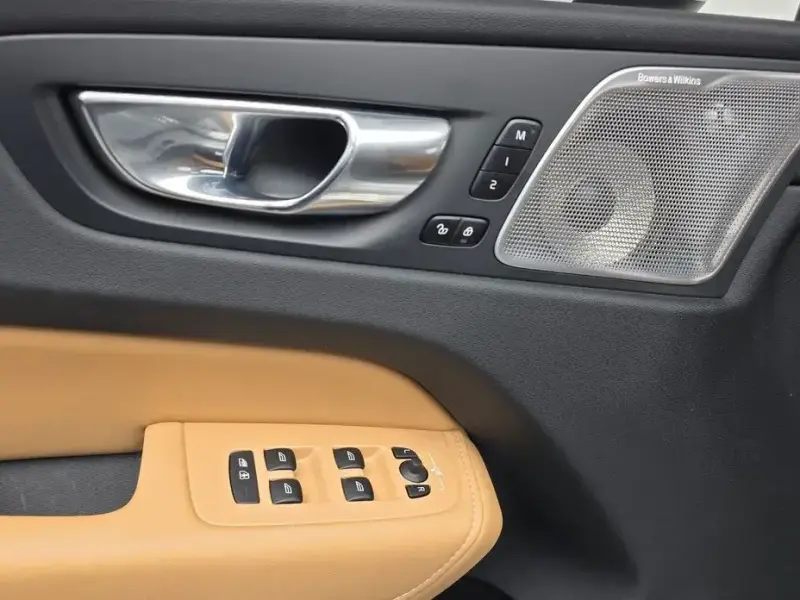 2022 Volvo XC60 с пробегом 22 304 км
